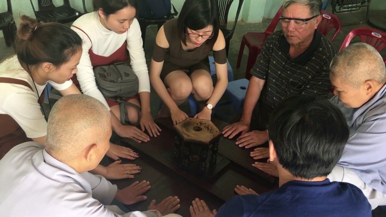 Sự thật đằng sau chiếc bàn xoay Đà Lạt - Có chăng khả năng diệu kỳ hiểu  được tiếng người?